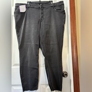 NWOT - OLD NAVY - BLACK - SUPER SKINNY - HIGH RISE ROCkSTAR JEANS - SIZE  26W